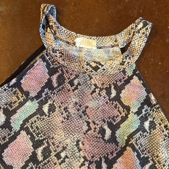 Halter Tank - Picture 2 of 3